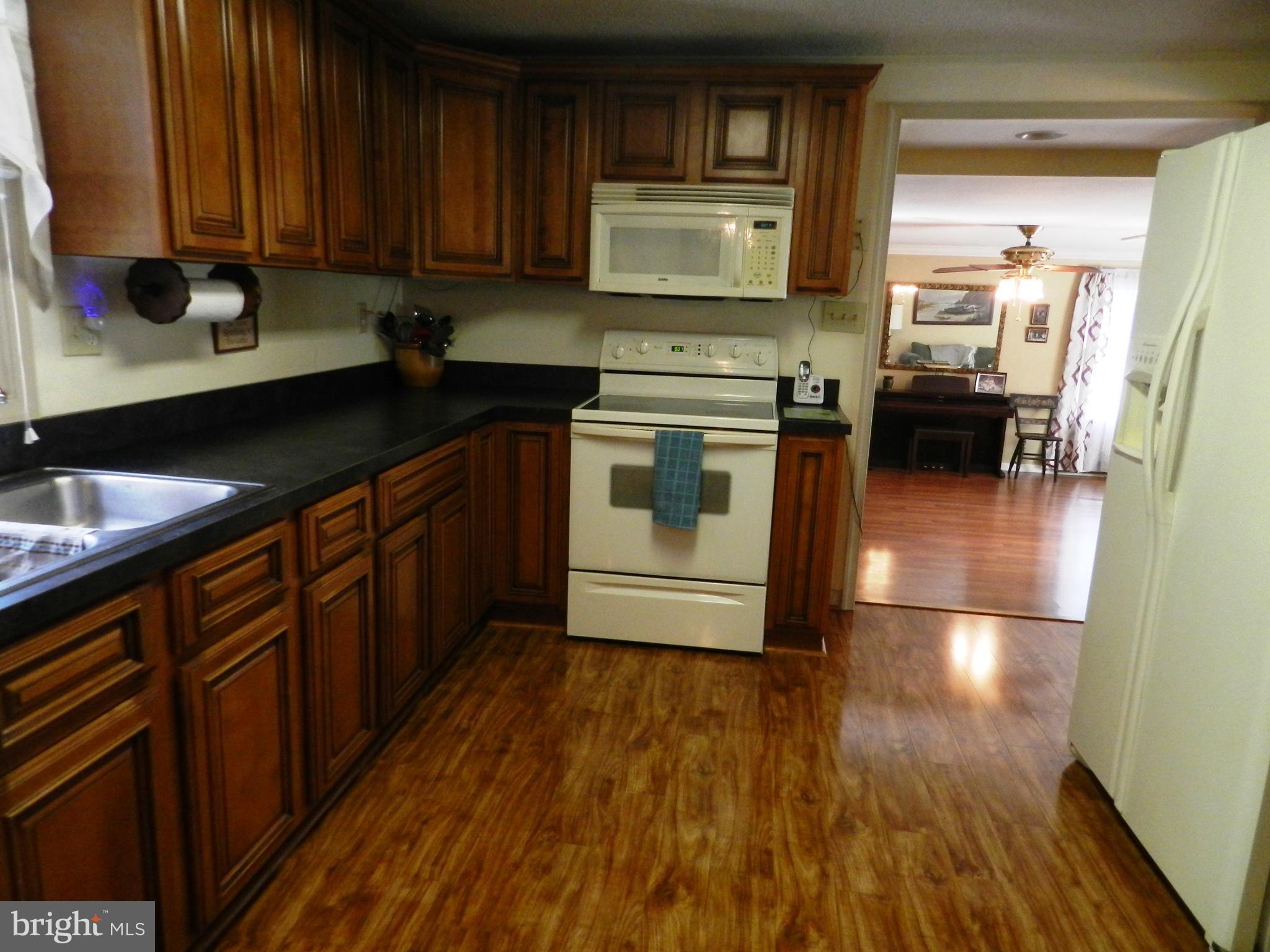 11836 Walnut Point Road Hagerstown, MD 21740 - Photo 5 of 29 Kitchen