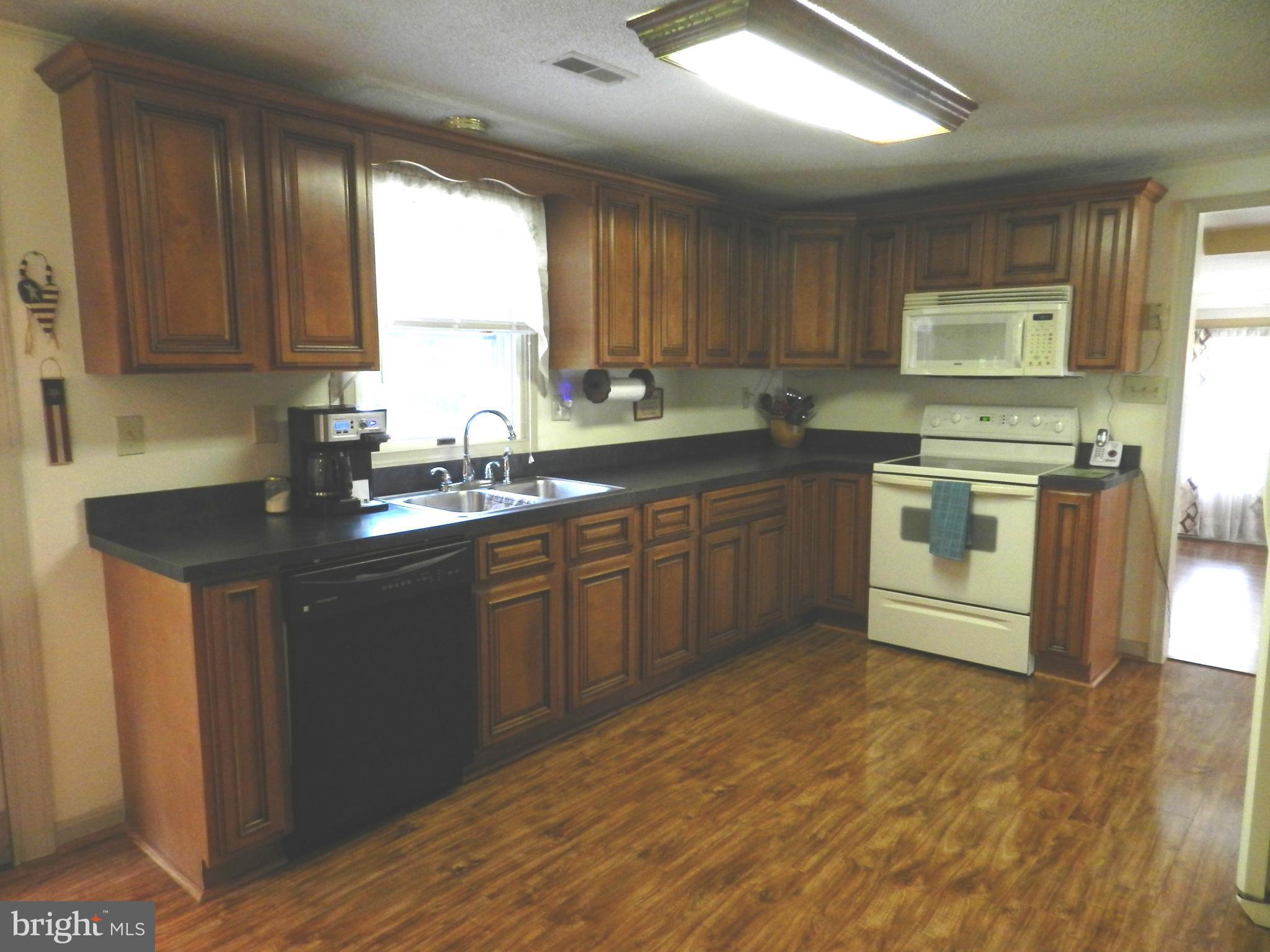 11836 Walnut Point Road Hagerstown, MD 21740 - Photo 6 of 29 Kitchen