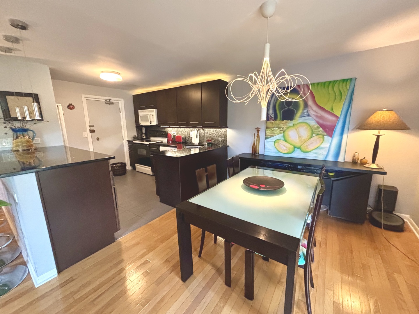 1847 Tanglewood Drive, Unit 3B Glenview, IL 60025 - Photo 11 of 30 a living room with furniture and a flat screen tv