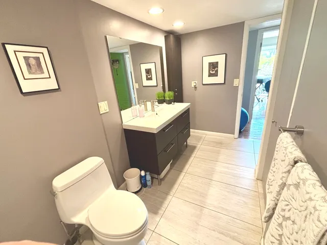 $289,000 | 1847 Tanglewood Drive, Unit 3B, Glenview, IL 60025