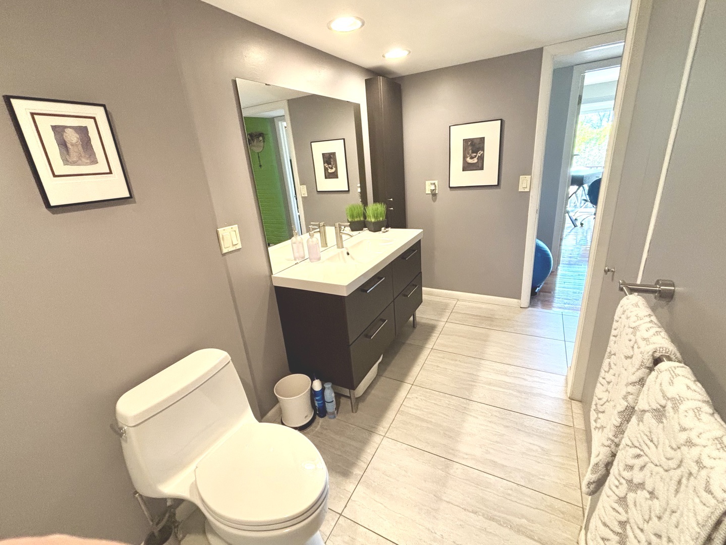 1847 Tanglewood Drive, Unit 3B Glenview, IL 60025 - Photo 13 of 30 a bathroom with a toilet sink and mirror