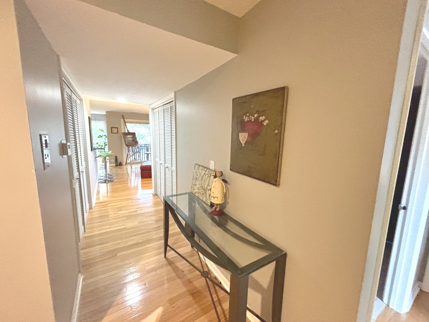 1847 Tanglewood Drive, Unit 3B Glenview, IL 60025 - Photo 2 of 30 a hallway with chairs and a wooden floor