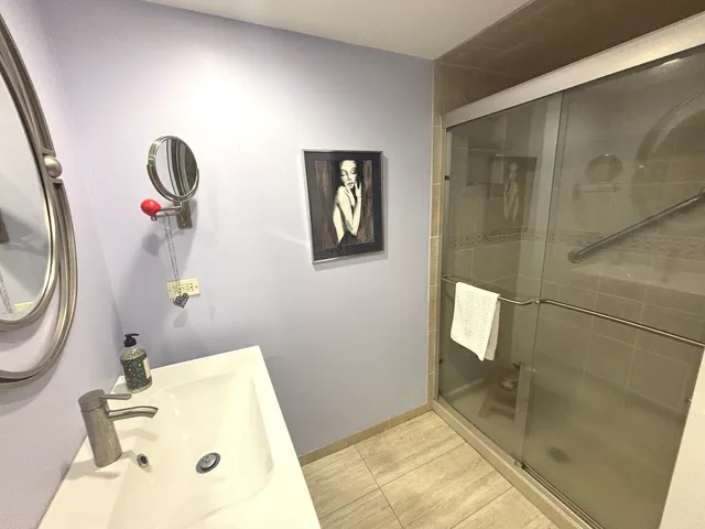 $289,000 | 1847 Tanglewood Drive, Unit 3B, Glenview, IL 60025