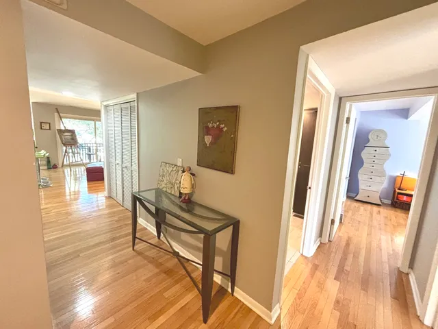 $289,000 | 1847 Tanglewood Drive, Unit 3B, Glenview, IL 60025