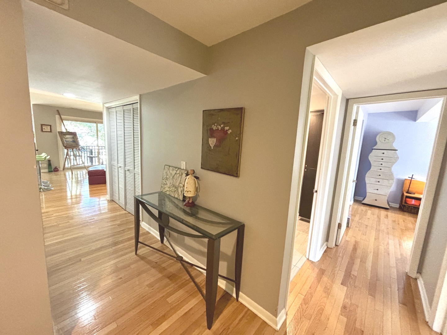 1847 Tanglewood Drive, Unit 3B Glenview, IL 60025 - Photo 26 of 30 a living room with furniture and a wooden floor