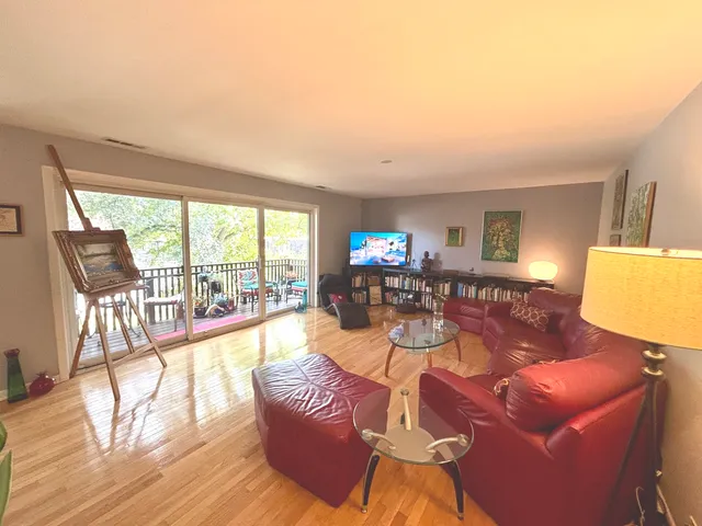 $289,000 | 1847 Tanglewood Drive, Unit 3B, Glenview, IL 60025