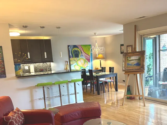 $289,000 | 1847 Tanglewood Drive, Unit 3B, Glenview, IL 60025