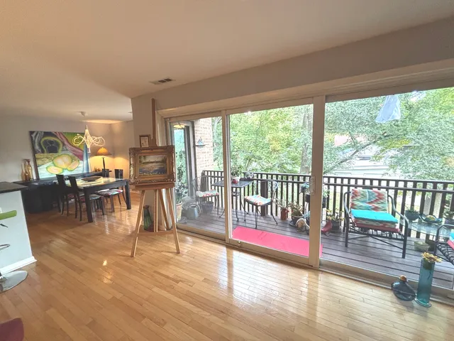 $289,000 | 1847 Tanglewood Drive, Unit 3B, Glenview, IL 60025