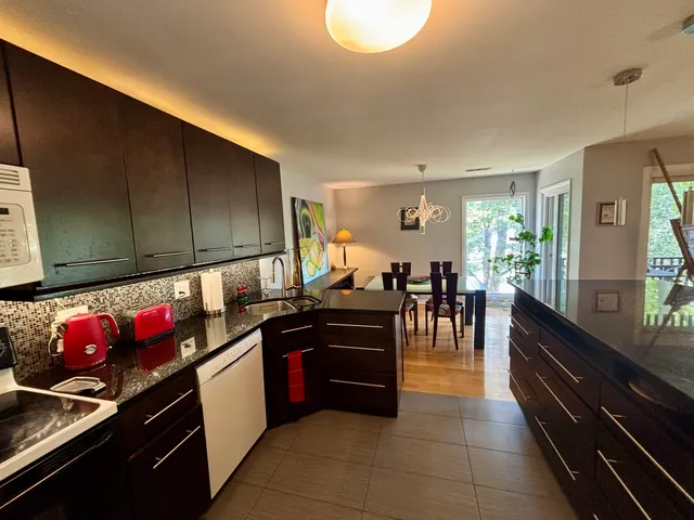 $289,000 | 1847 Tanglewood Drive, Unit 3B, Glenview, IL 60025