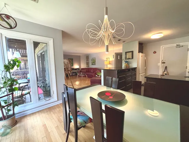 $289,000 | 1847 Tanglewood Drive, Unit 3B, Glenview, IL 60025