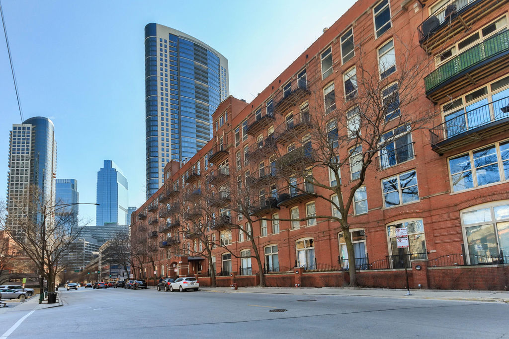 550 North Kingsbury St Unit 416  