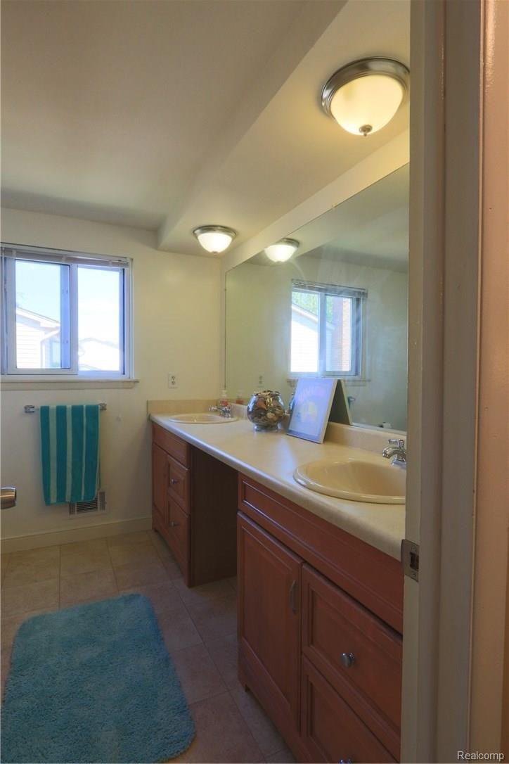 6831 Longwood Road Canton, MI 48187 - Photo 41 of 48 39 Fbath.JPG
