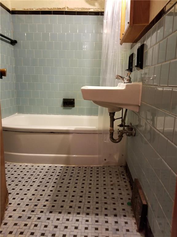 206 East Garden Road Pittsburgh, PA 15227 - Photo 6 of 8 Gallery Image 6