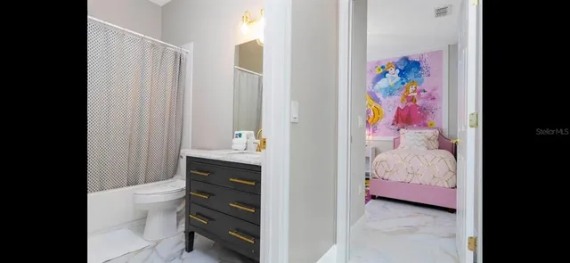 a en suite bathroom with a toilet sink and vanity