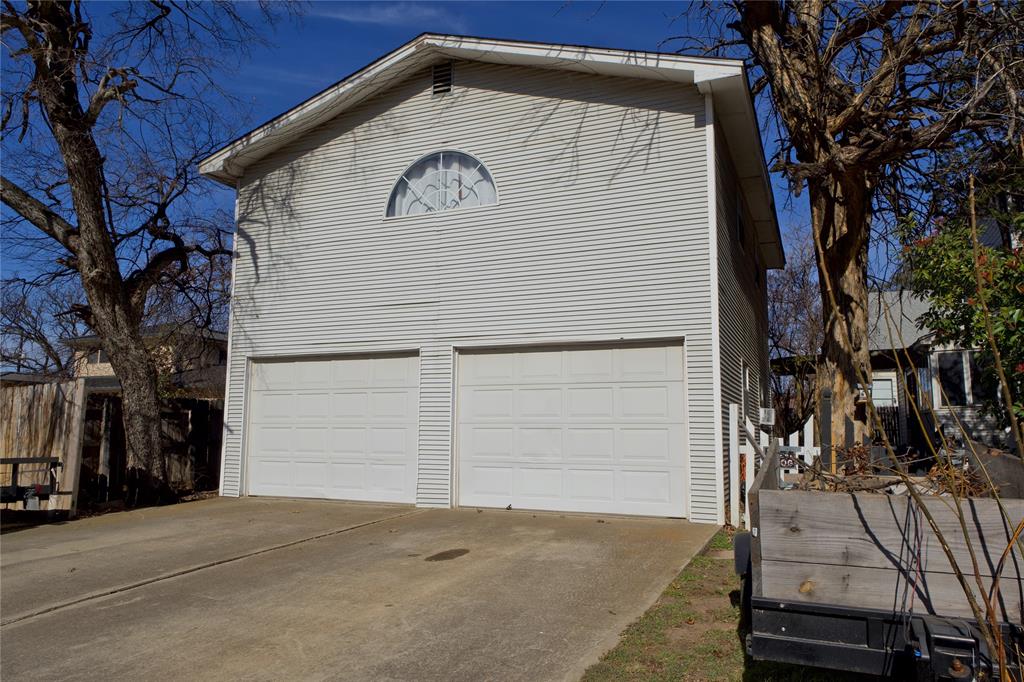 213 South Clements Street Gainesville, TX 76240 - Photo 35 of 37 a view of garage