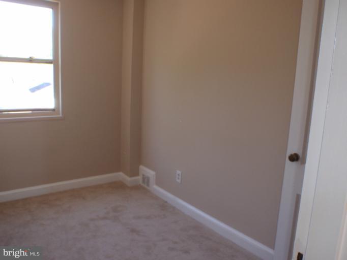 3223 13th Road South Arlington, VA 22204 - Photo 5 of 11 a room that has a window in it