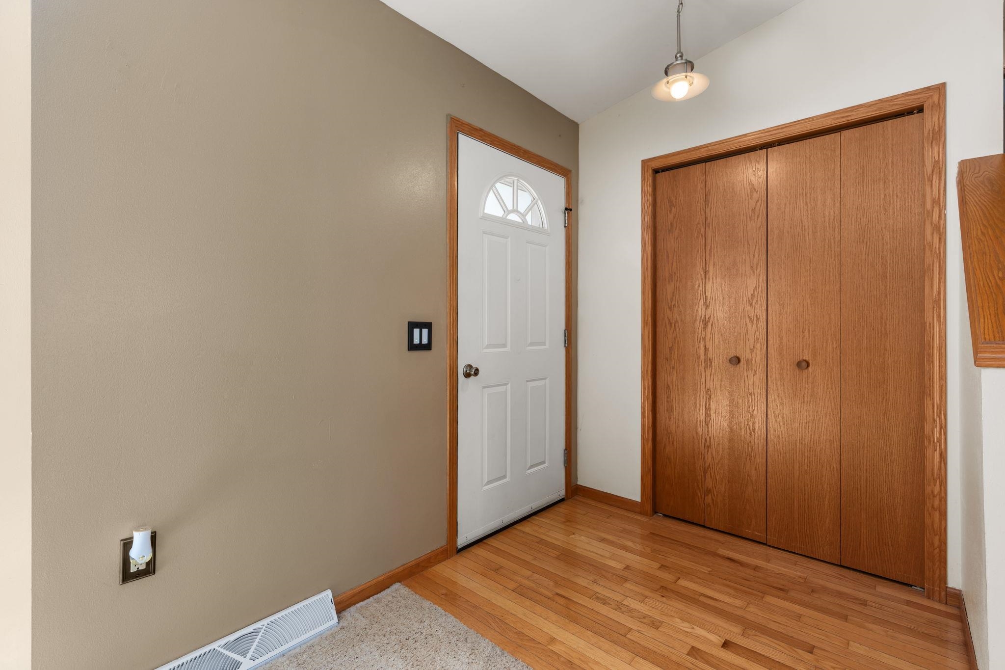 2836 Warner Lane Madison, WI 53713 - Photo 8 of 41