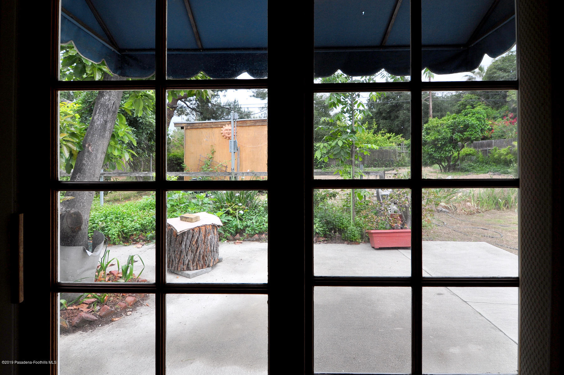 2011 Minoru Drive Altadena, CA 91001 - Photo 30 of 33 a view of an outdoor and a window
