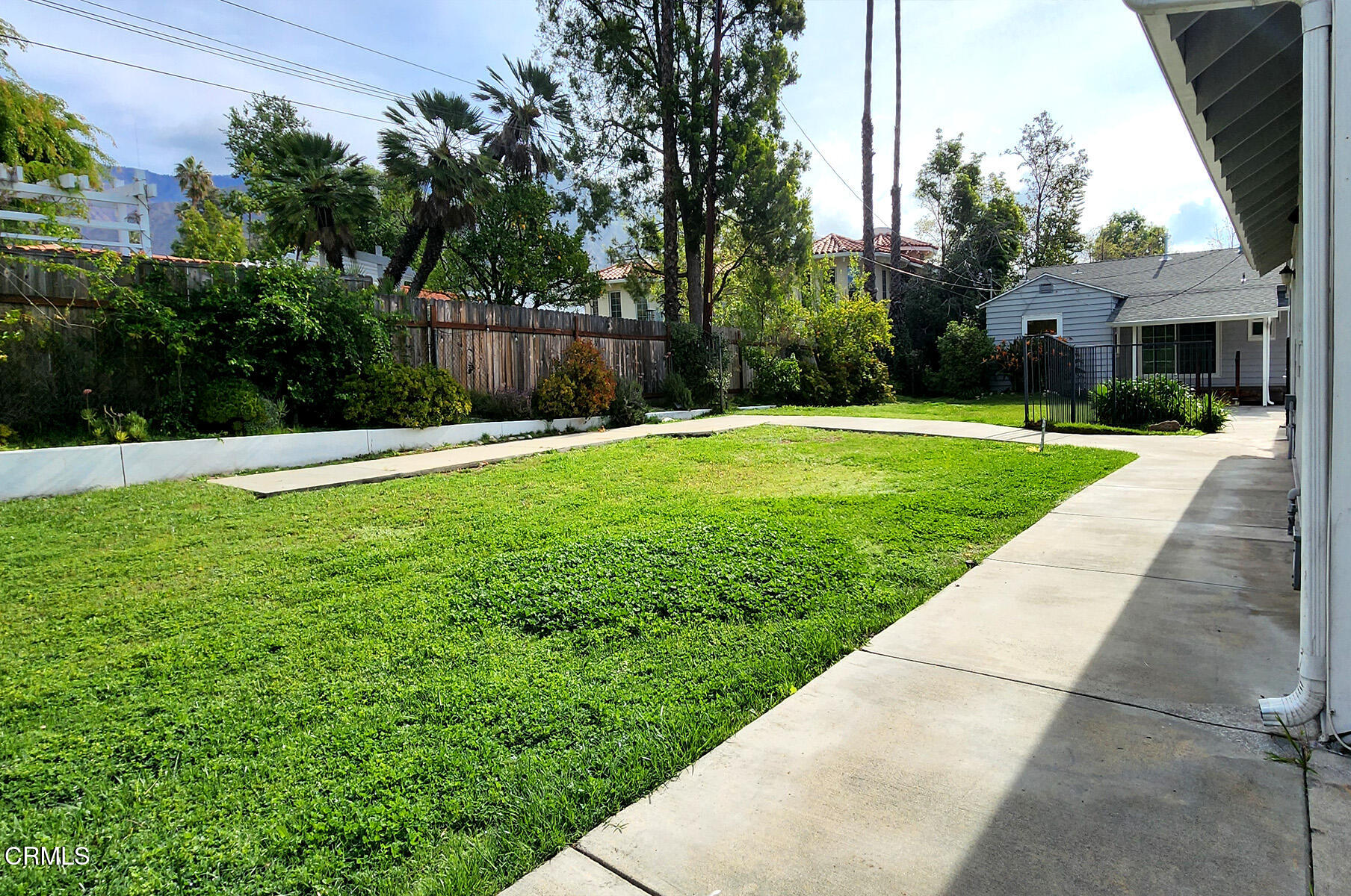 2011 Minoru Drive Altadena, CA 91001 - Photo 32 of 33 a front view of a house with garden