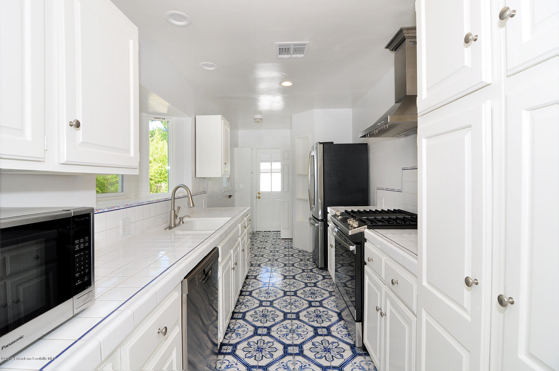 2011 Minoru Drive Altadena, CA 91001 - Photo 9 of 33 a kitchen with a sink stove top oven and refrigerator