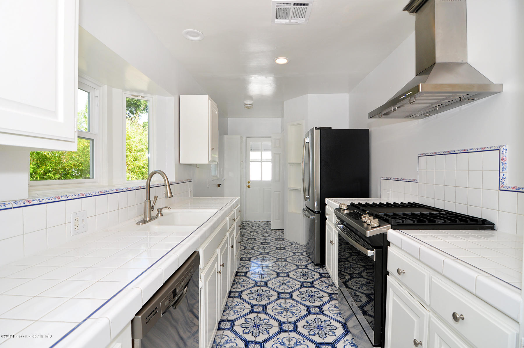 2011 Minoru Drive Altadena, CA 91001 - Photo 10 of 33 a kitchen with a sink stove and refrigerator