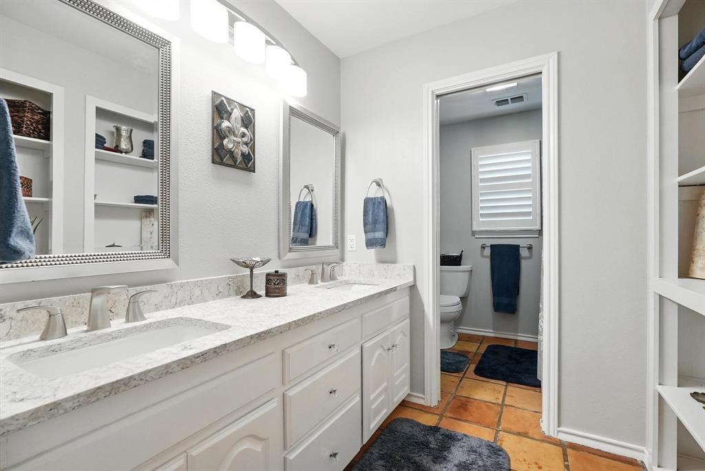 310 Foothill Road Abilene, TX 79602 - Photo 23 of 40 upstairs guest bathroom