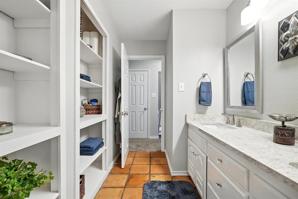 310 Foothill Road Abilene, TX 79602 - Photo 24 of 40 upstairs guest bathroom