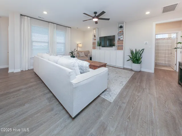 $577,500 | 107 Farmridge Way, Moyock, NC 27958