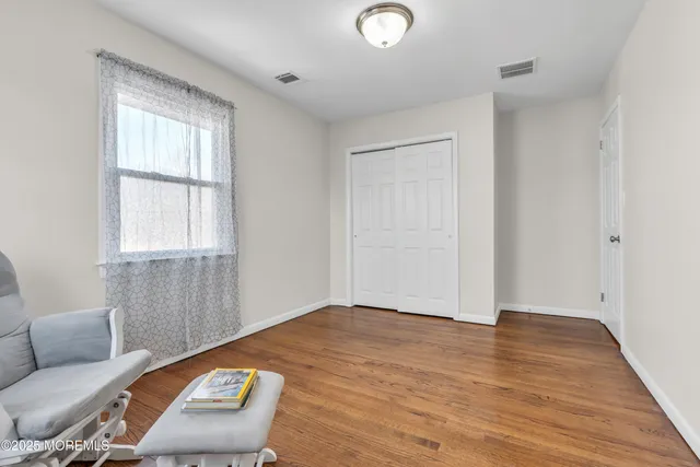 a view of livingroom with furniture