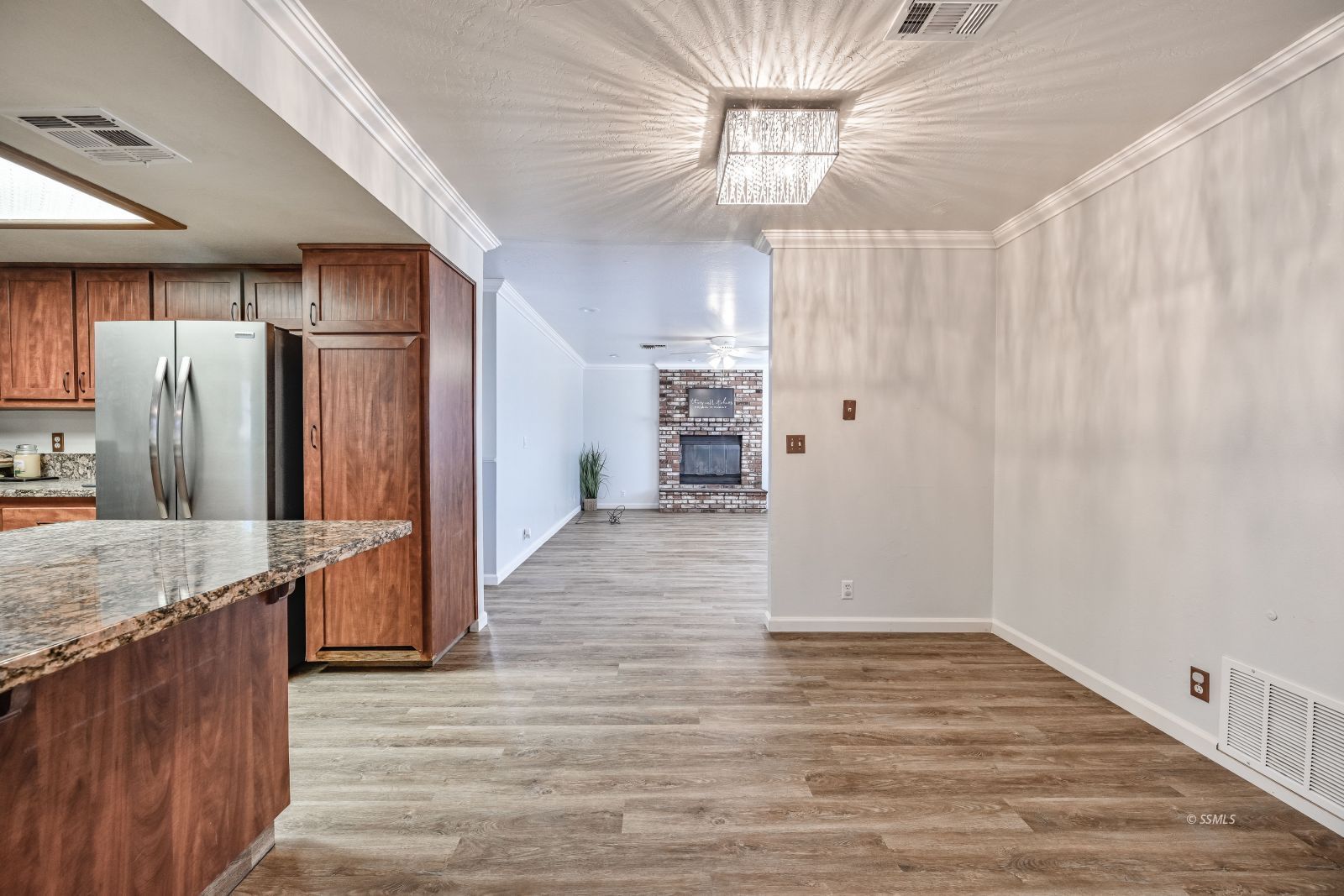 632 South Lakeview Court Ridgecrest, CA 93555 - Photo 7 of 34 Gallery Image 7