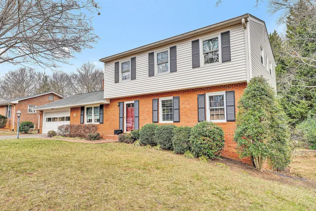 $409,900 | 2332 Stallion Circle, Roanoke, VA 24018