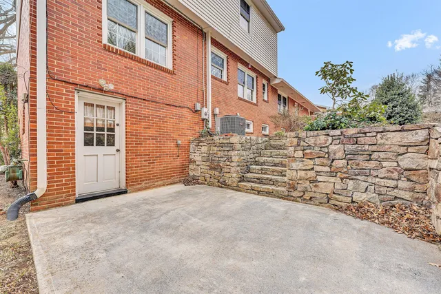 $409,900 | 2332 Stallion Circle, Roanoke, VA 24018