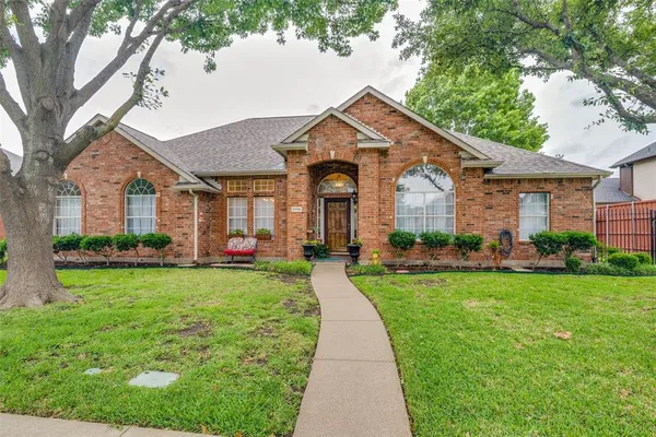 $425,000 | 8706 Brookhollow Drive, Rowlett, TX 75089