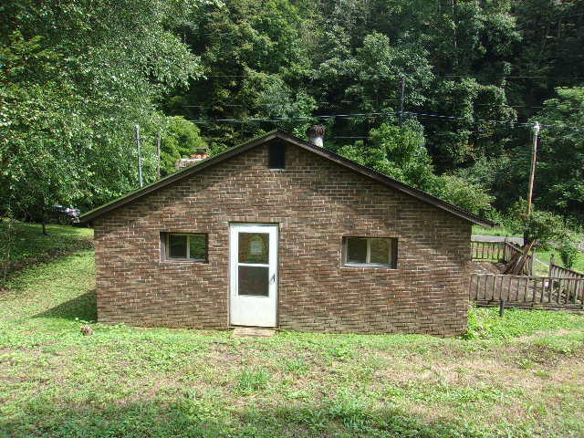 10413 Birchfield Road Pound, VA 24279 - Photo 4 of 14 Side