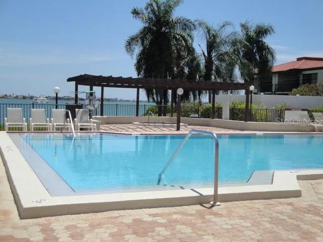 $2,000 | 6365 Bahia Del Mar Boulevard South, Unit 113, St. Petersburg, FL 33715