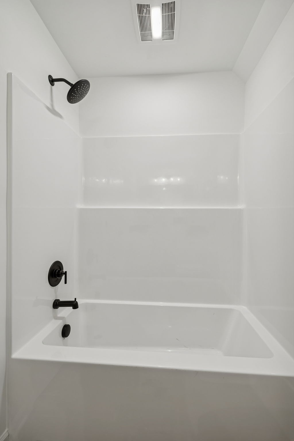 4741 Short Mountain Road Woodbury, TN 37190 - Photo 41 of 56 a view of a bathtub