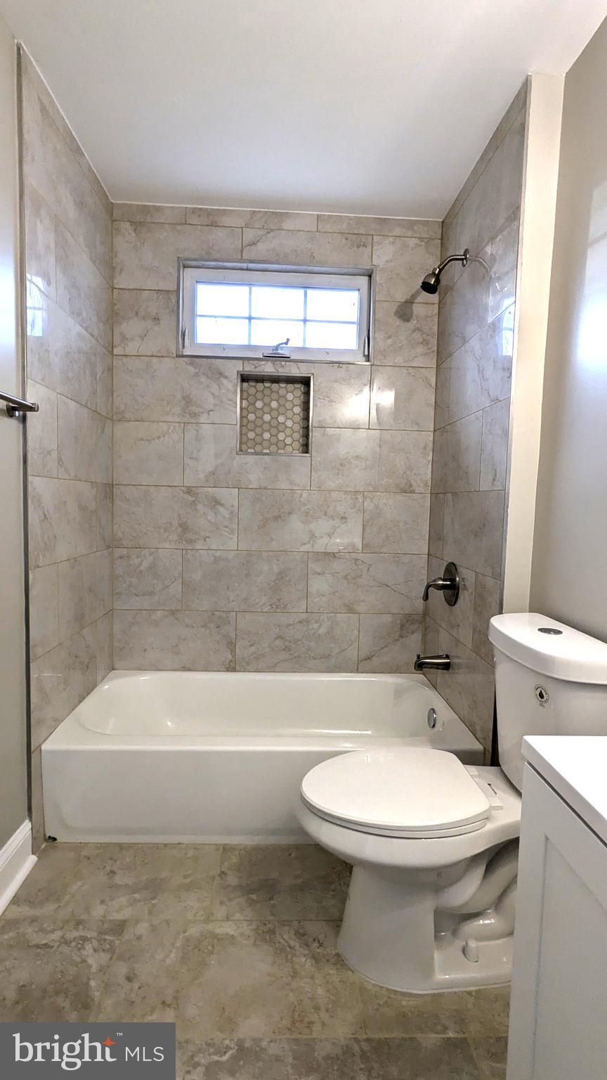 21506 Trowbridge Square Ashburn, VA 20147 - Photo 39 of 66 a bathroom with a toilet and a shower