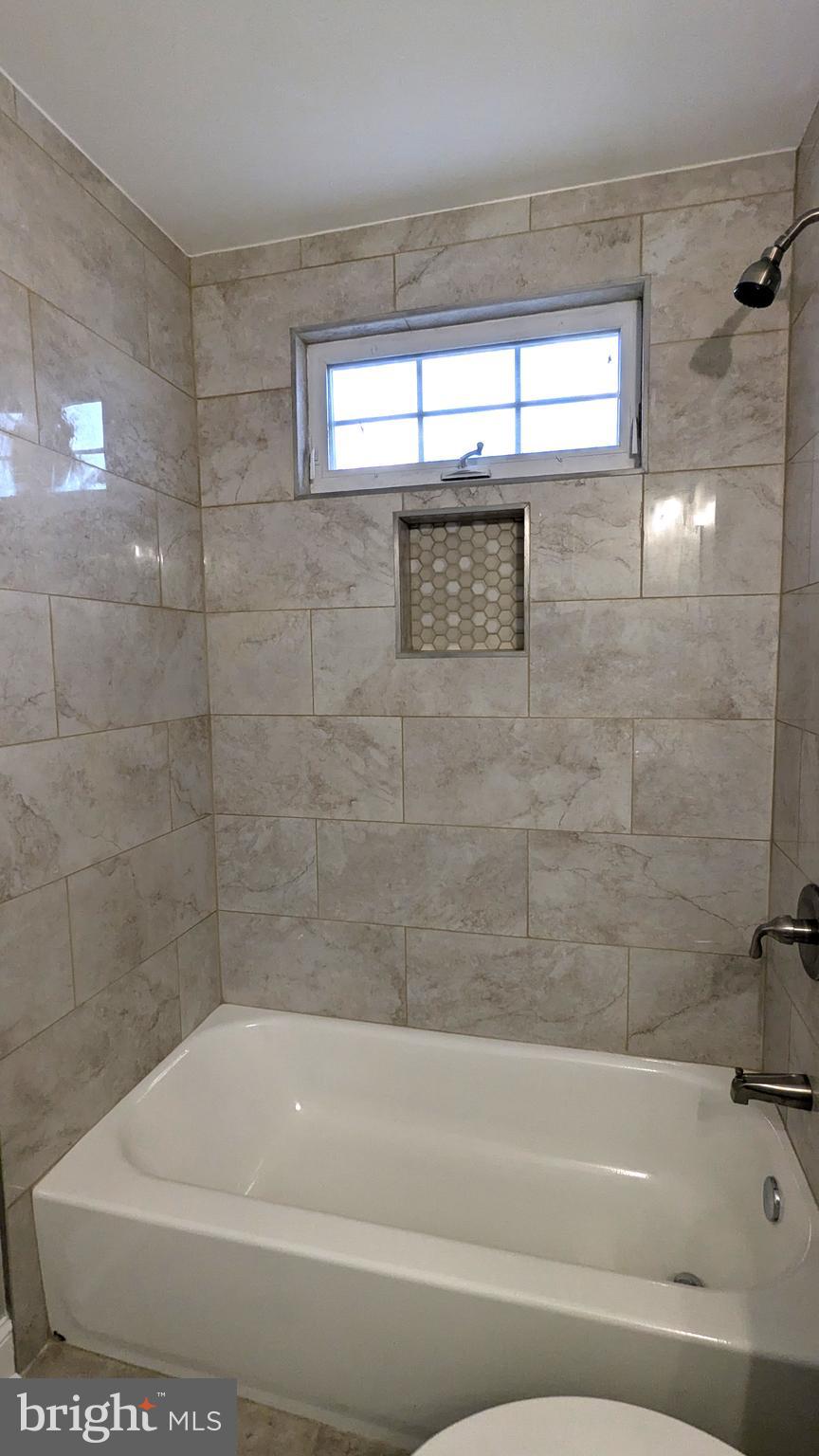 21506 Trowbridge Square Ashburn, VA 20147 - Photo 42 of 66 a bathroom with a bathtub and a shower