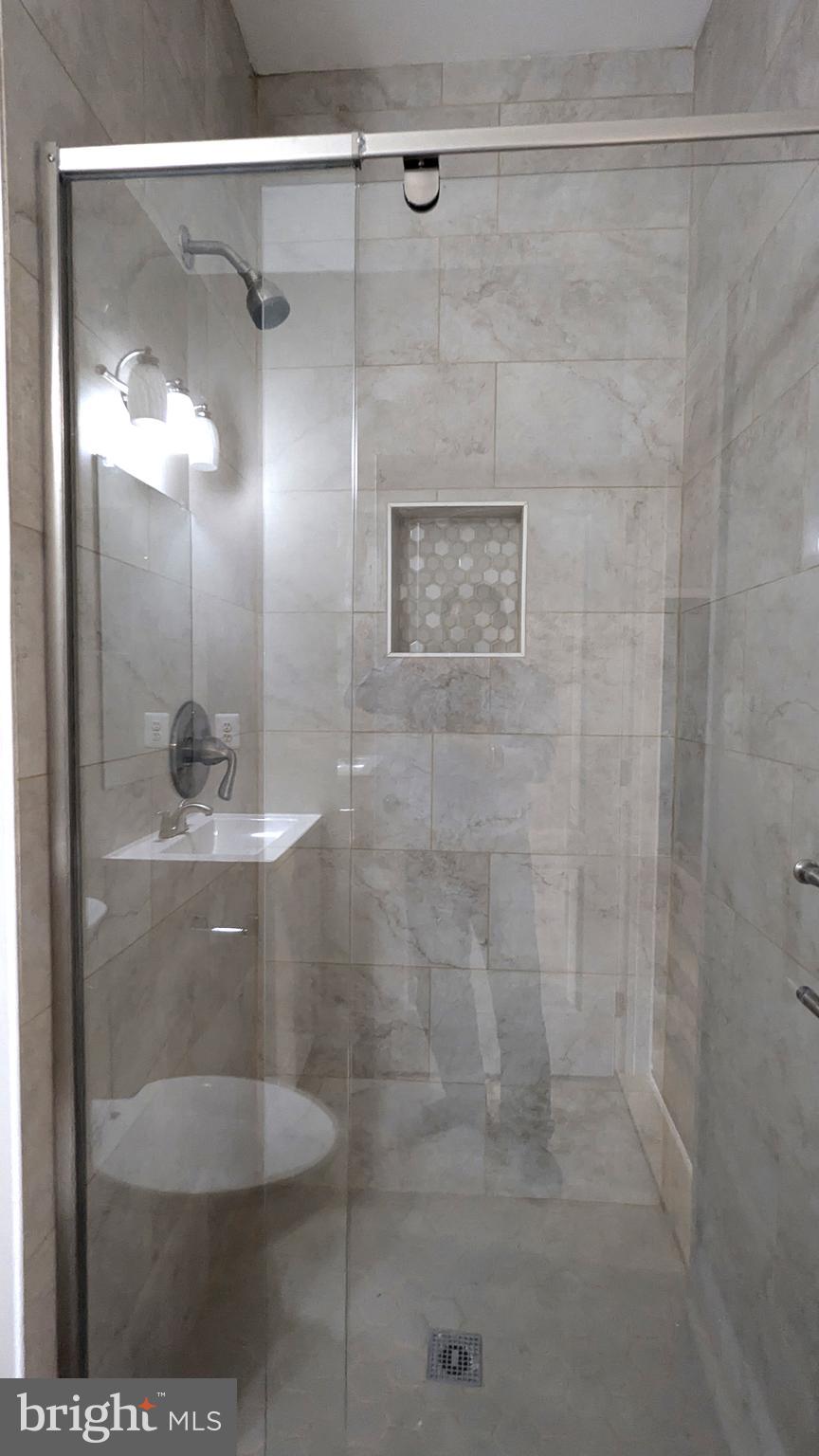 21506 Trowbridge Square Ashburn, VA 20147 - Photo 50 of 66 a bathroom with a shower