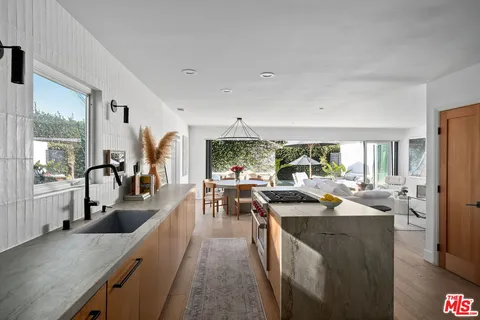 $2,595,000 | 1009 Vernon Avenue, Venice, CA 90291