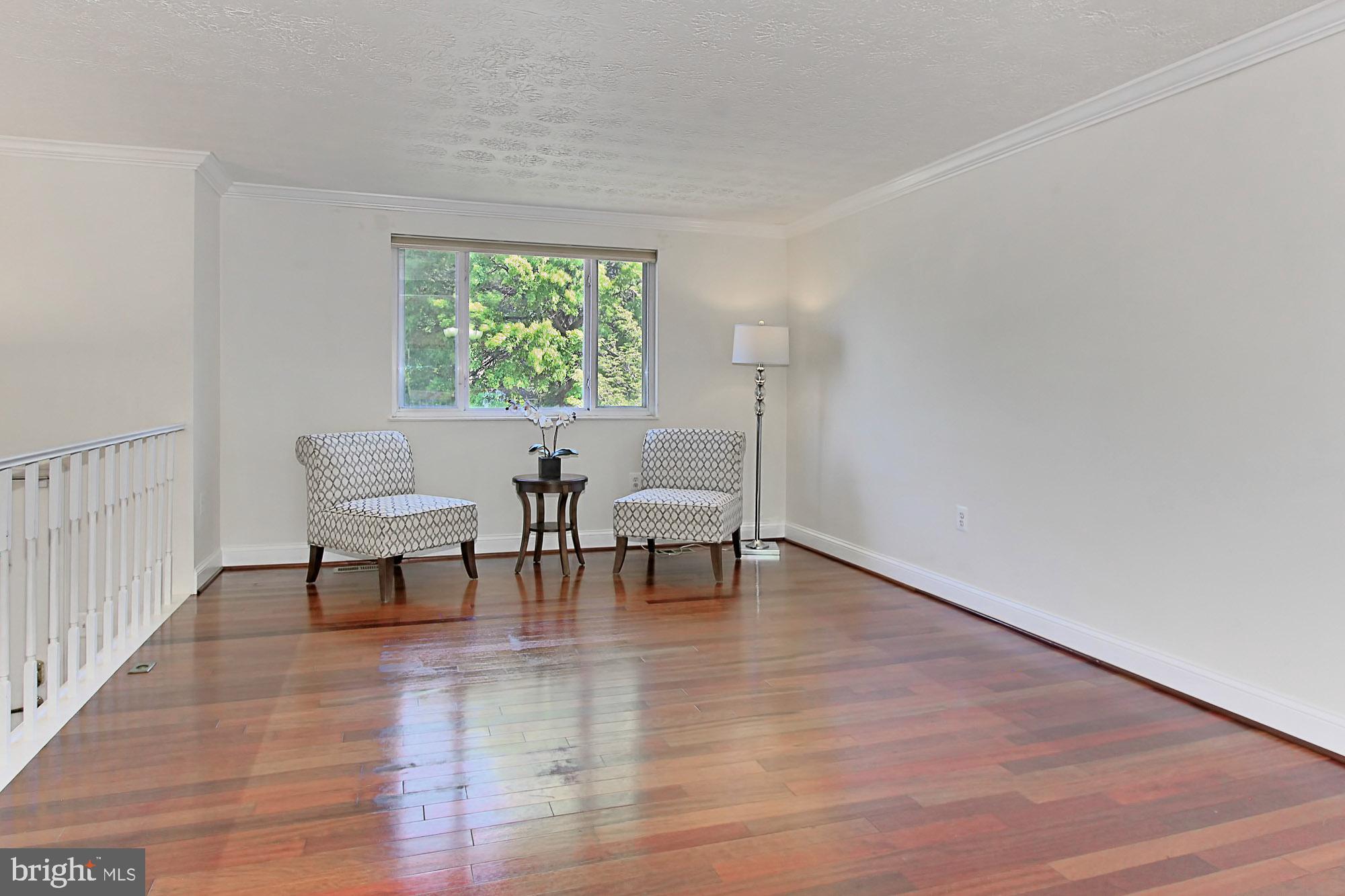 12809 Wrexham Road Herndon, VA 20171 - Photo 13 of 38 Lots of Space for Seating