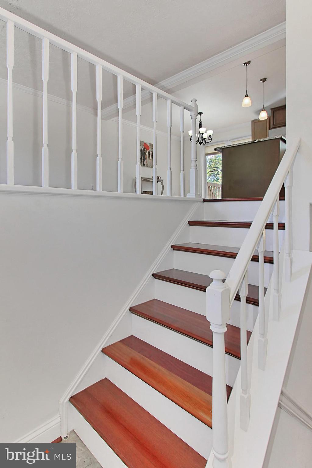 12809 Wrexham Road Herndon, VA 20171 - Photo 22 of 38 Hardwood Steps