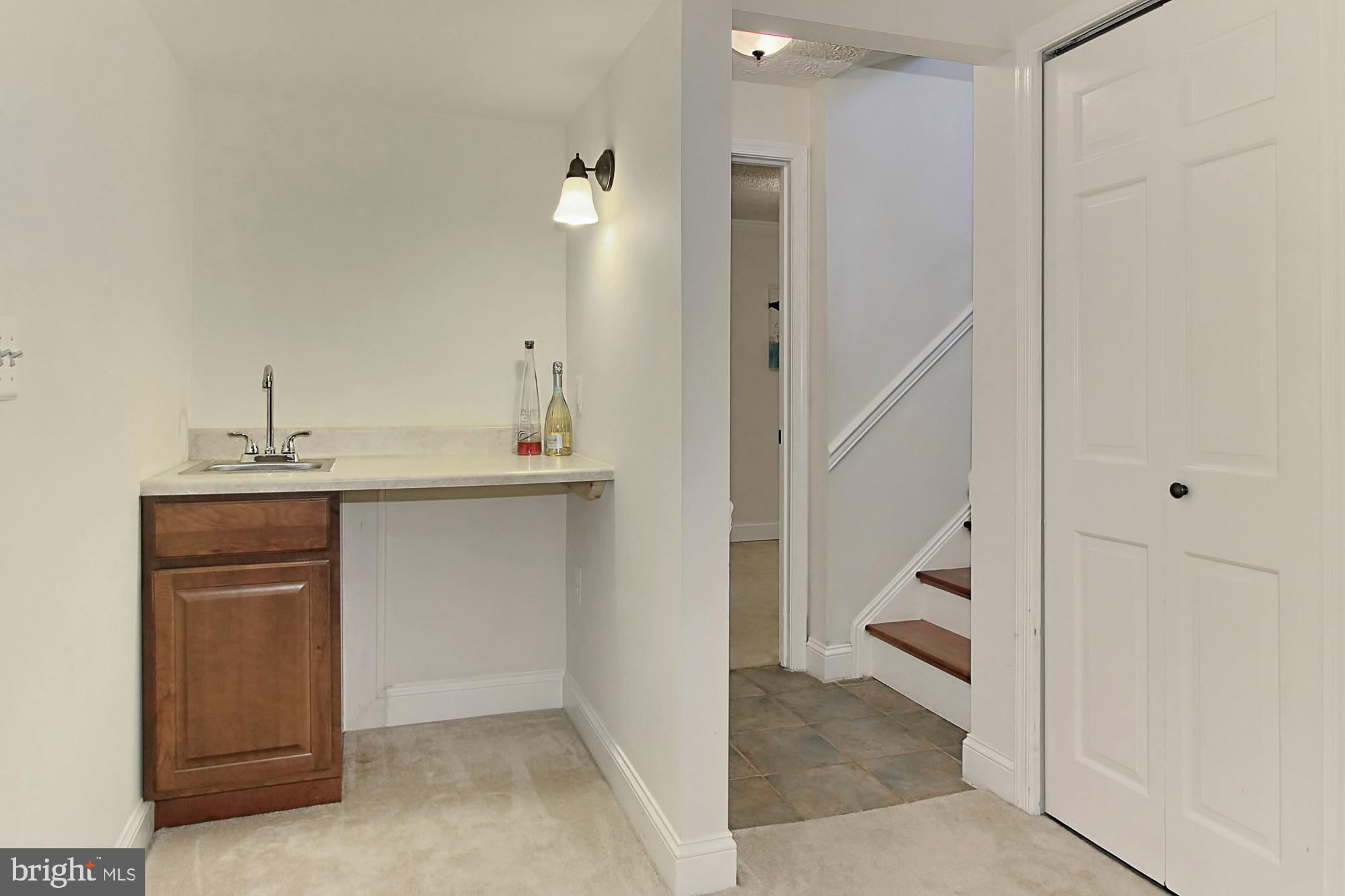 12809 Wrexham Road Herndon, VA 20171 - Photo 29 of 38 Built-In Wet Bar