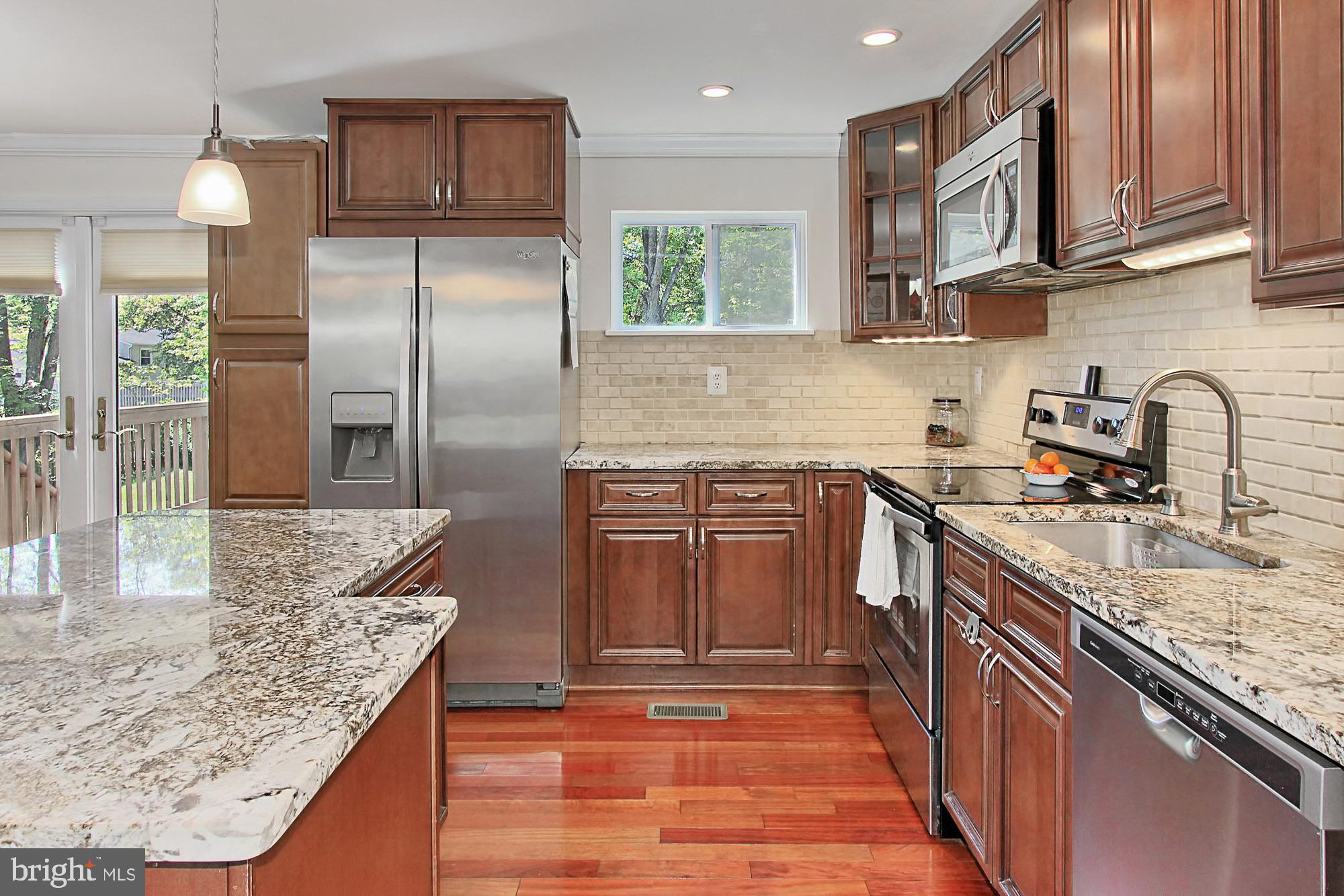 12809 Wrexham Road Herndon, VA 20171 - Photo 4 of 38 Stainless Steel Appliances