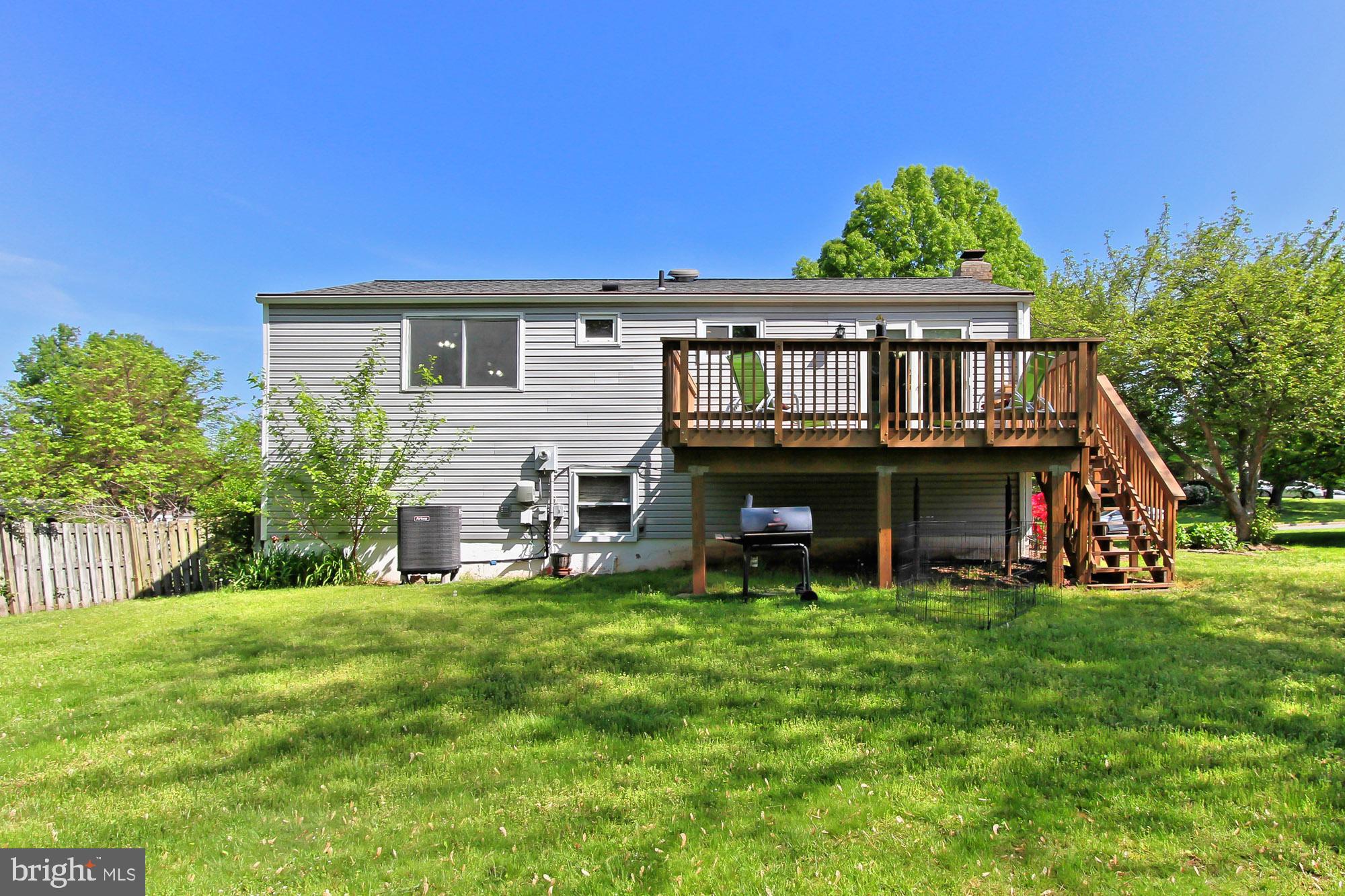 12809 Wrexham Road Herndon, VA 20171 - Photo 36 of 38 Great Backyard!