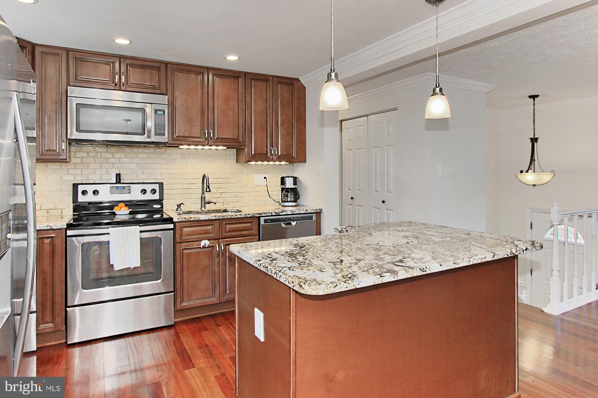 12809 Wrexham Road Herndon, VA 20171 - Photo 9 of 38 Lots of Counter Space