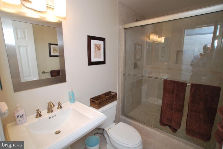 334 Hart Road Gaithersburg, MD 20878 - Photo 11 of 25 Bath