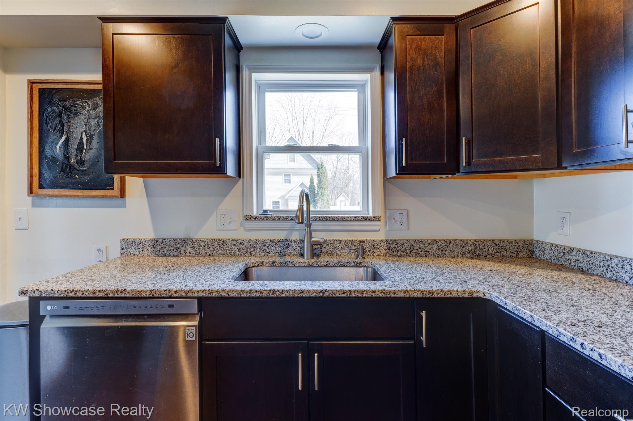 5693 Crescent Road Waterford, MI 48327 - Photo 14 of 56 Gallery Image 14