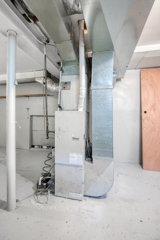 173 Lucerne Road Springfield, MA 01119 - Photo 21 of 22 a view of a walk in closet