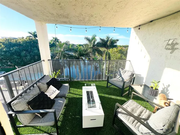 $185,000 | 6190 Woodlands Boulevard, Unit 517, Tamarac, FL 33319